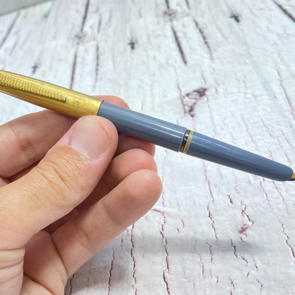 Vintage NP Fountain Pen, pen with golden nib and Silver body and golden cover - Picture 4 of 10